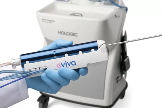 Brystbiopsisystem på hvid baggrund