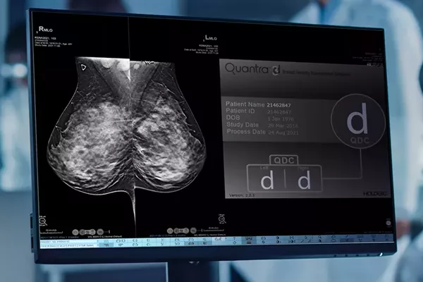 Nærbillede af monitor, der viser målinger og data