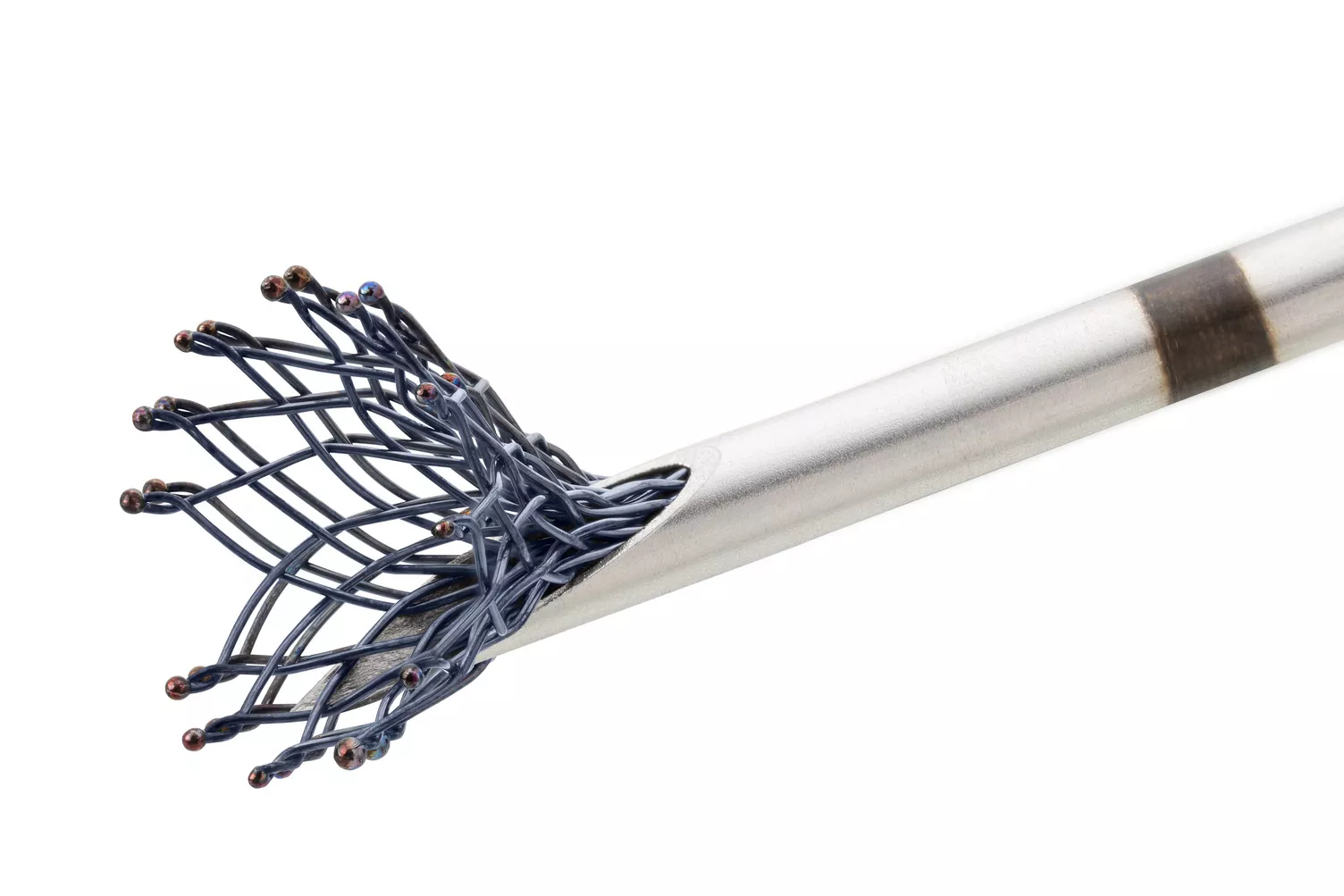 Markører til brystbiopsisteder på hvid baggrund